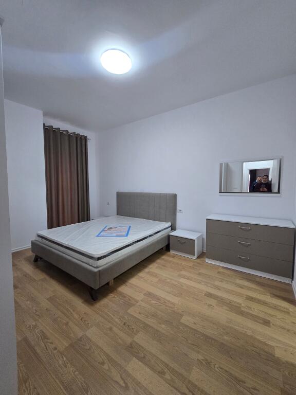 Affittasi 2+1+2, Zogu zi