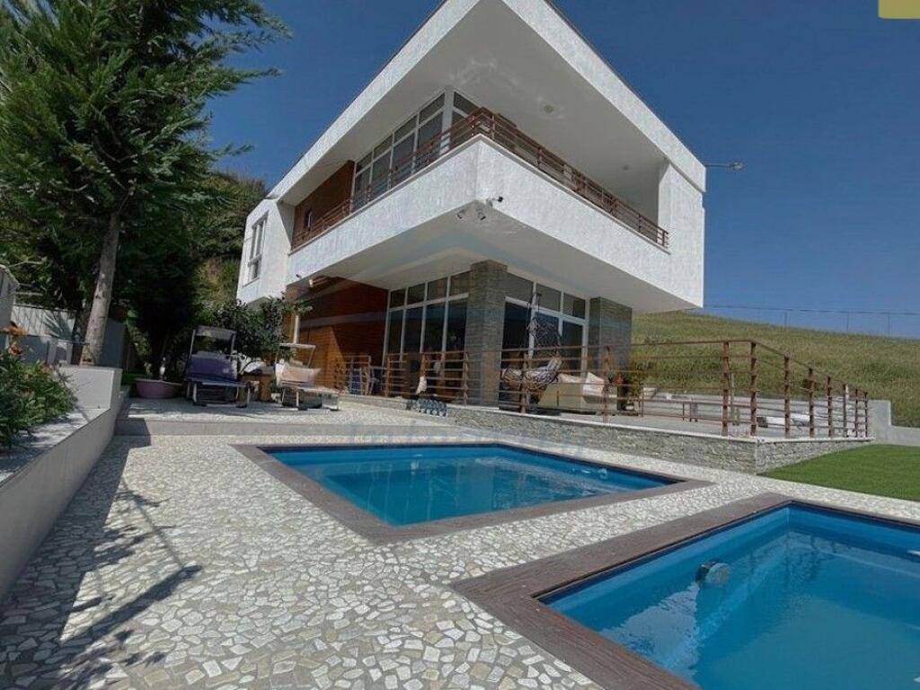 Affitto, Villa su 2 piani con piscina, Farkë, Tirana.