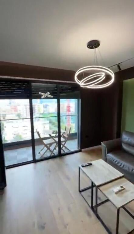 Affittiamo appartamento 2+1+2 con posto auto al Parco Olimpico \ Comune di Parigi