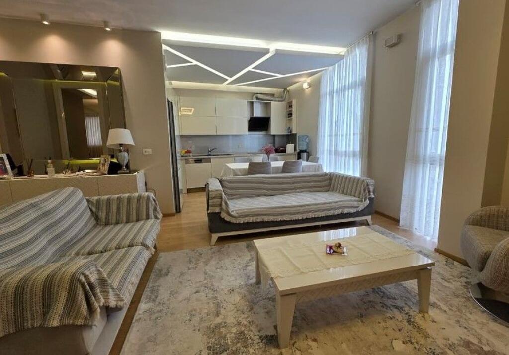 Shitet, Apartament 2+1+2, Kompleksi "Kika 2", Komuna Parisit, Tiranë.