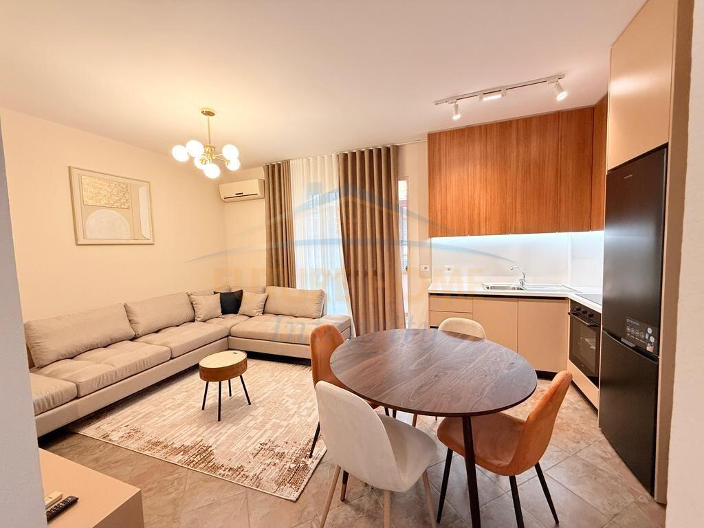 Shitet, Apartament 1+1, Fresk, Tiranë.