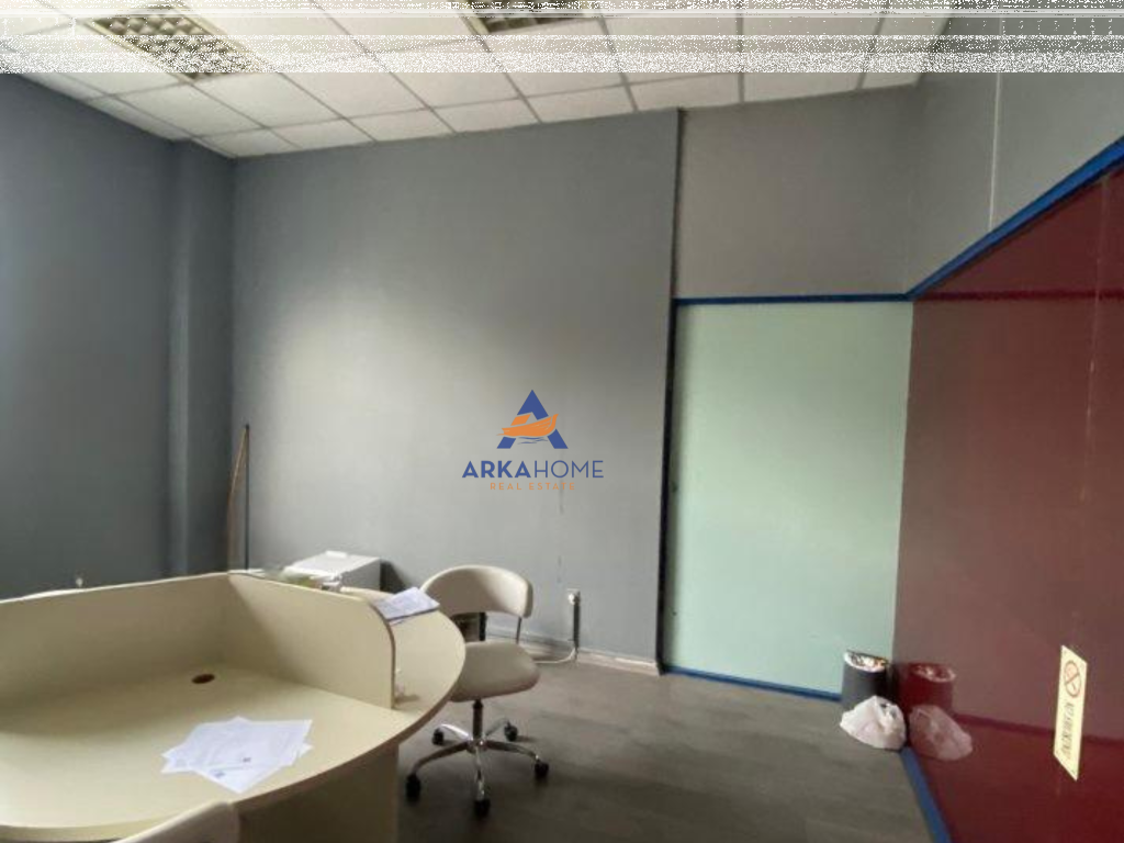 LOCALE COMMERCIALE IN VENDITA 30M2 "IN PIAZZA WILSON" 180.000 EURO