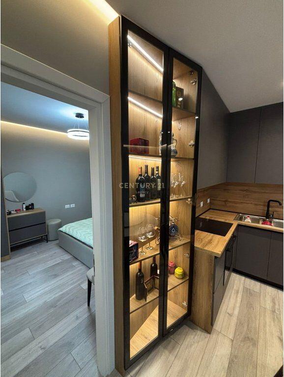 Jepet me qira apartament 1+1 + post parkimi