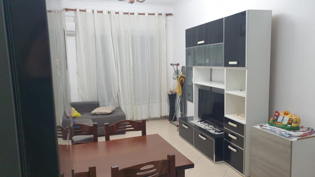 🏠 Jepet me qira 1+1  📍Golden Park perballe Amerikan 3 📐 72 m² | Kati 6 🌇 Ballkon 💰 45.000 lekë/muaj