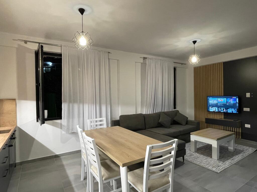 1+1+Parking Qira Prane Komunes Parisit