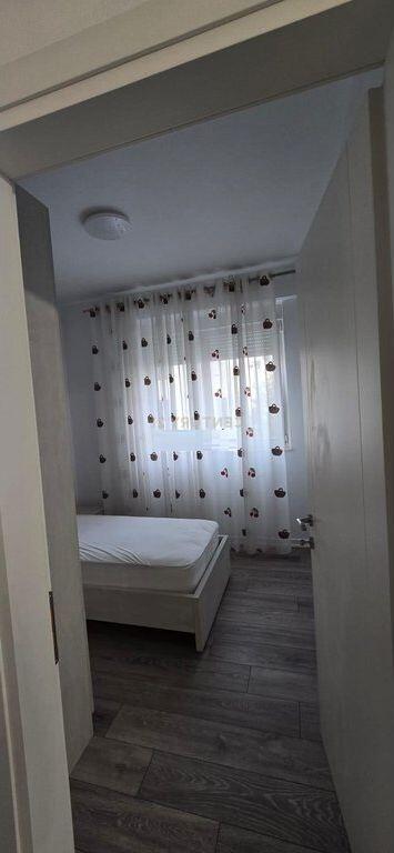 Apartament 2+1 me qira tek Liqeni i Thate