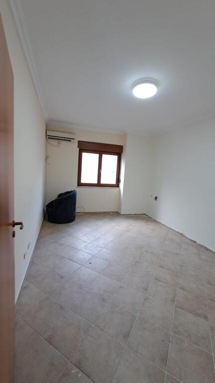 🏢 Zyrë me Qira – Zona e 9-Katëshet