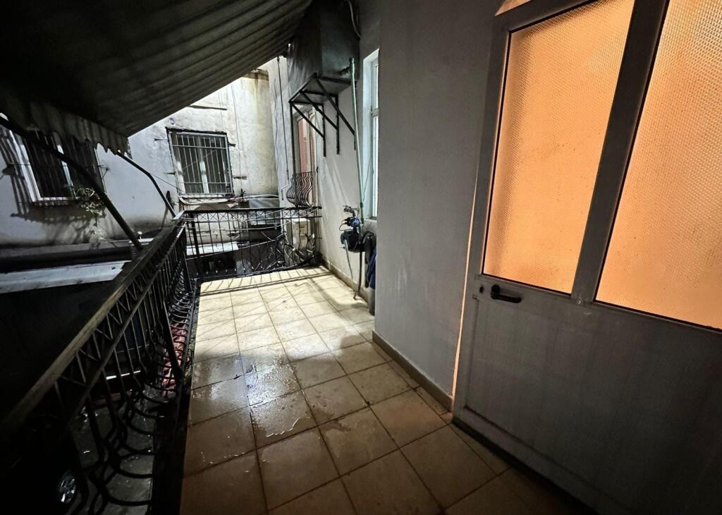 Prane Qendres Shitet Apartament 1+1 (i konvertueshem ne 2+1)