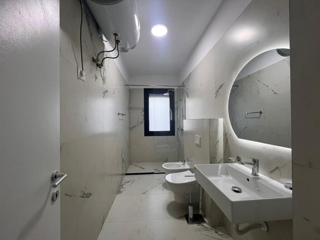 🏡Me Qera: Apartament 2+1+2wc + 1 Post Parkimi - (📍Liqeni i Thate) || I Sapo Mobiluar