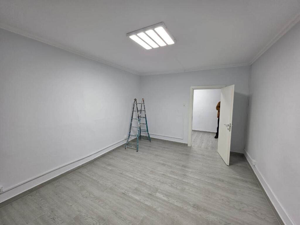 Ufficio in affitto vicino alla stazione di servizio Kastrati (ponte ad arco, di fronte al complesso Delijorgji),