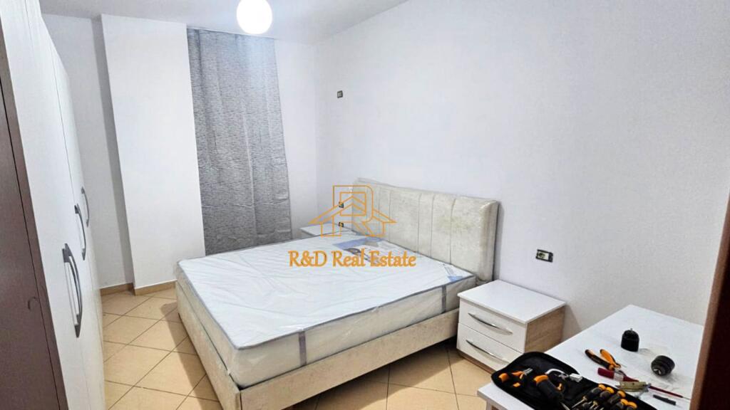 🏡 APARTAMENT ME QERA – Rruga 3 Dëshmorët, Yzberisht