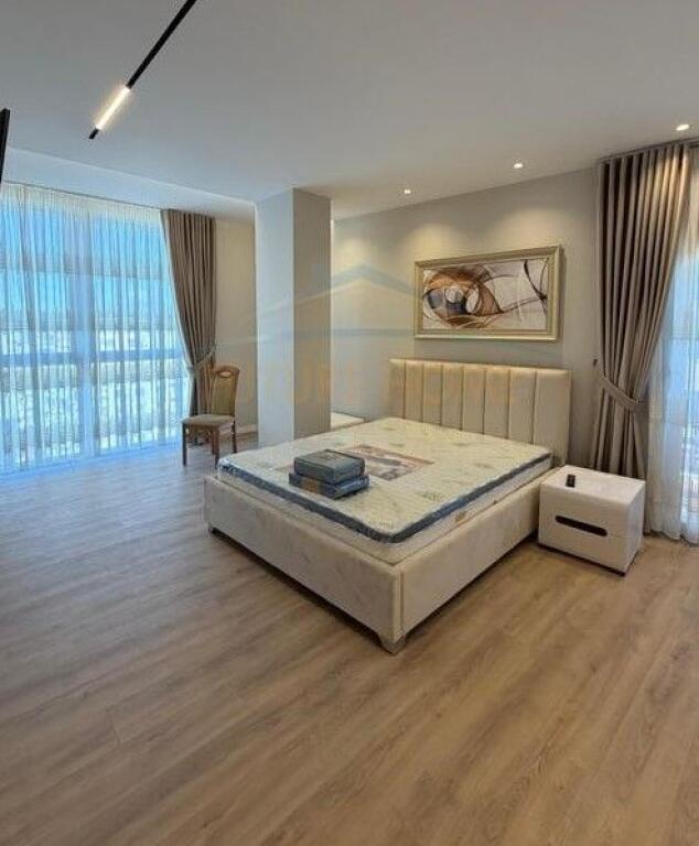 Qera, Apartament 2+1+2, Galeria, Rruga e Barrikadave, Tirane.