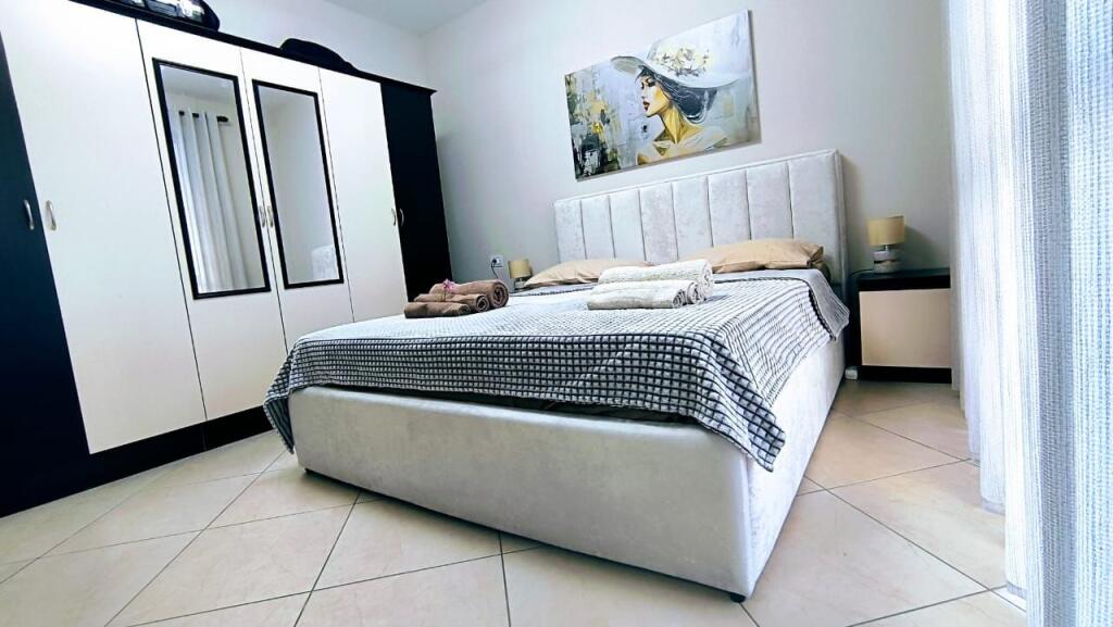 Shitet Apartament 2+1 lagja 13 durres cmimi 500 euro