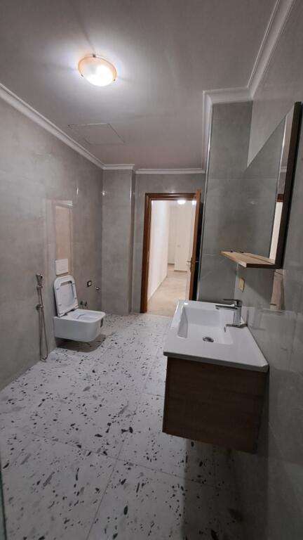 🏢 Zyrë me Qira – Zona e 9-Katëshet