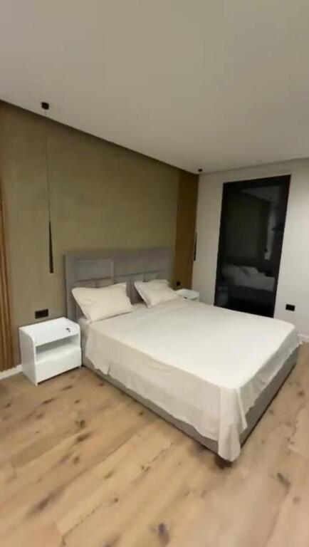 Affittiamo appartamento 2+1+2 con posto auto al Parco Olimpico \ Comune di Parigi