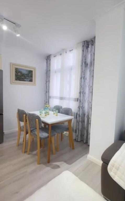 Vendesi Appartamento 1+1 a Misto Mame