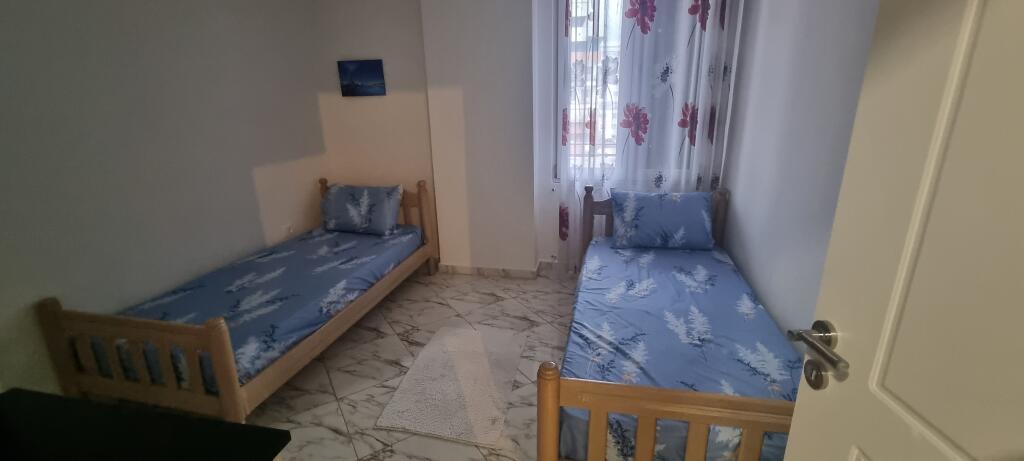 Yzberisht Apartment 2+1 furnished for rent, with an area of 100 m², located on the 5th floor of a well-maintained building, on Besim Alla street.