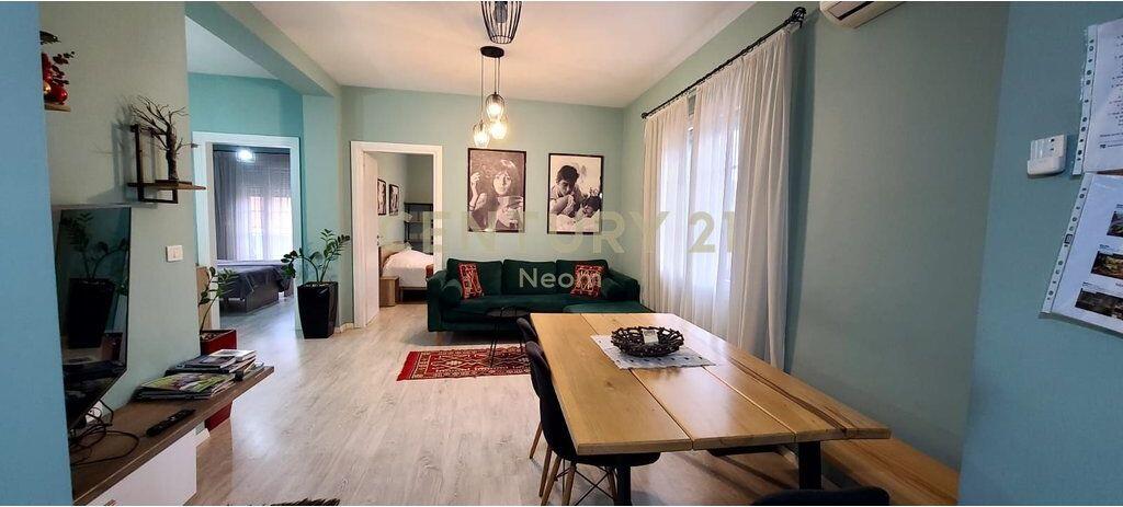 Appartamento moderno 2+1 in affitto in Via Durazzo