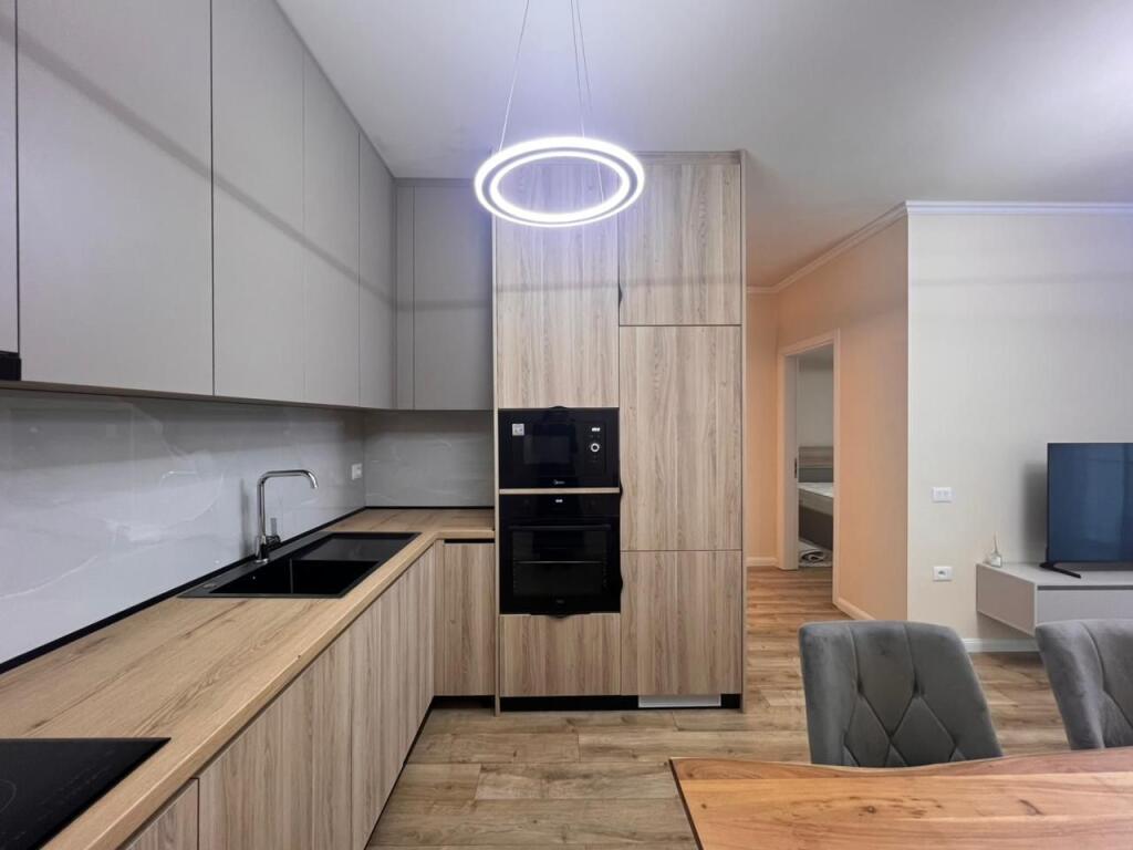 🏡 H. e Pare me Qera 1+1 + 1 Post Parkimi - (📍Liqeni i Thate) || I Sapo Mobiluar - k3 | Pllt v 2025