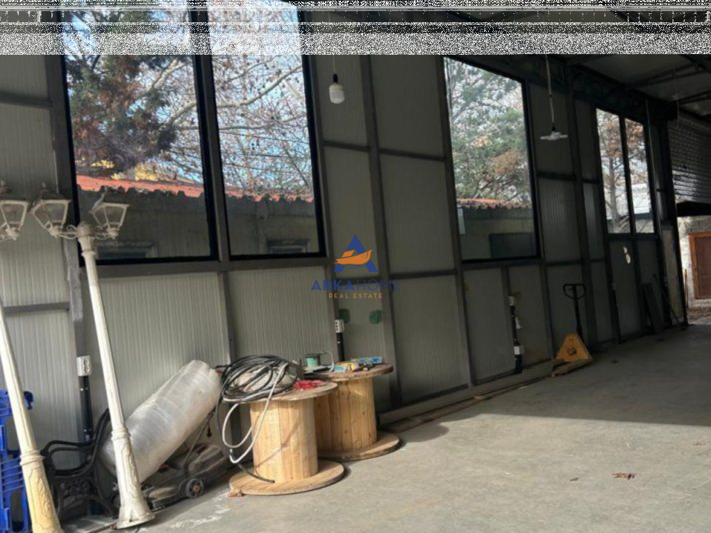 JEPET ME QIRA MAGAZINË 700M2 "MYSLYM KETA" 3500 EURO