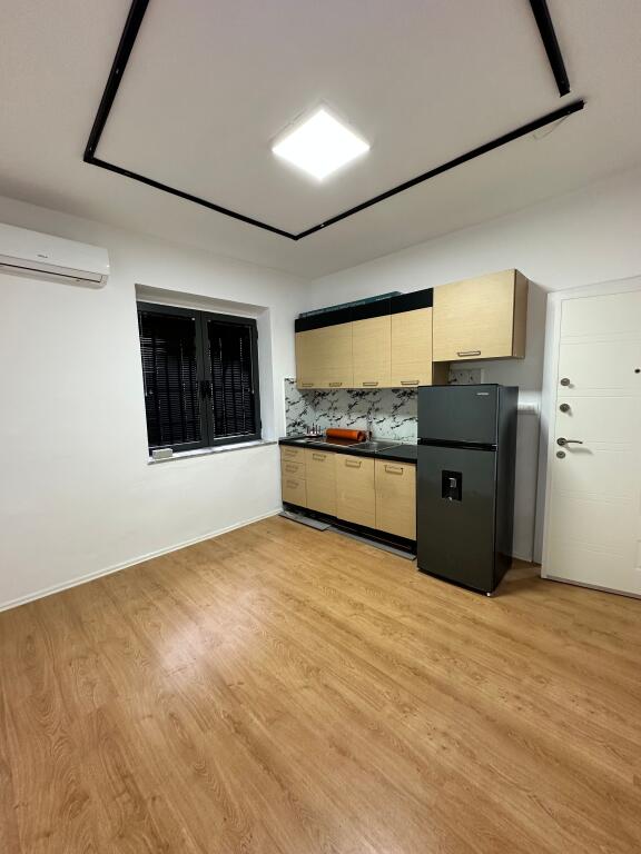 Apartment/ Office For Rent in Center / Cafe Flora