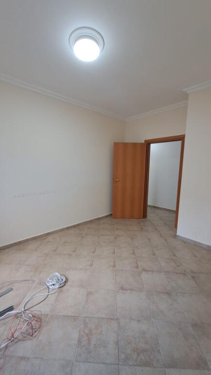 🏢 Zyrë me Qira – Zona e 9-Katëshet