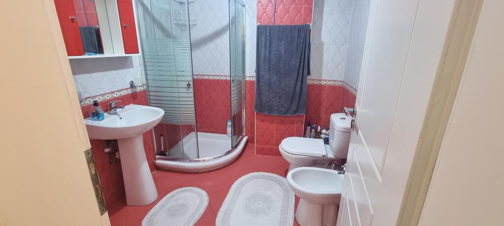 Yzberisht Apartment 2+1 furnished for rent, with an area of 100 m², located on the 5th floor of a well-maintained building, on Besim Alla street.