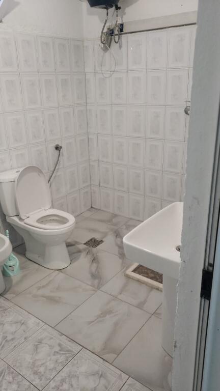 Jepet me qira 2+1 shpi private LAPRAKE 400 mije leke