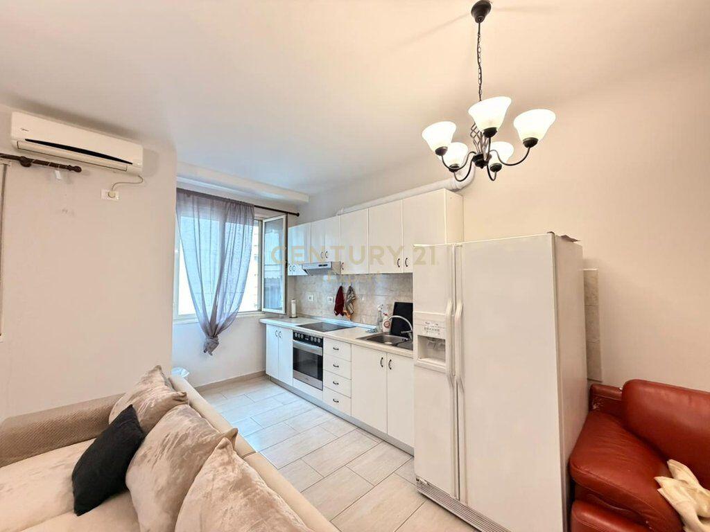 Shitet Apartament 1+1 Prane Portit Lagjia nr. 3, Durres