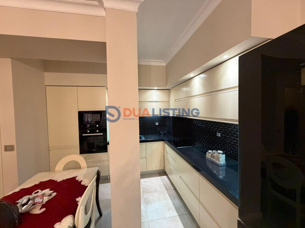 Apartament 2+1 per qira tek Komuna e Parisit!