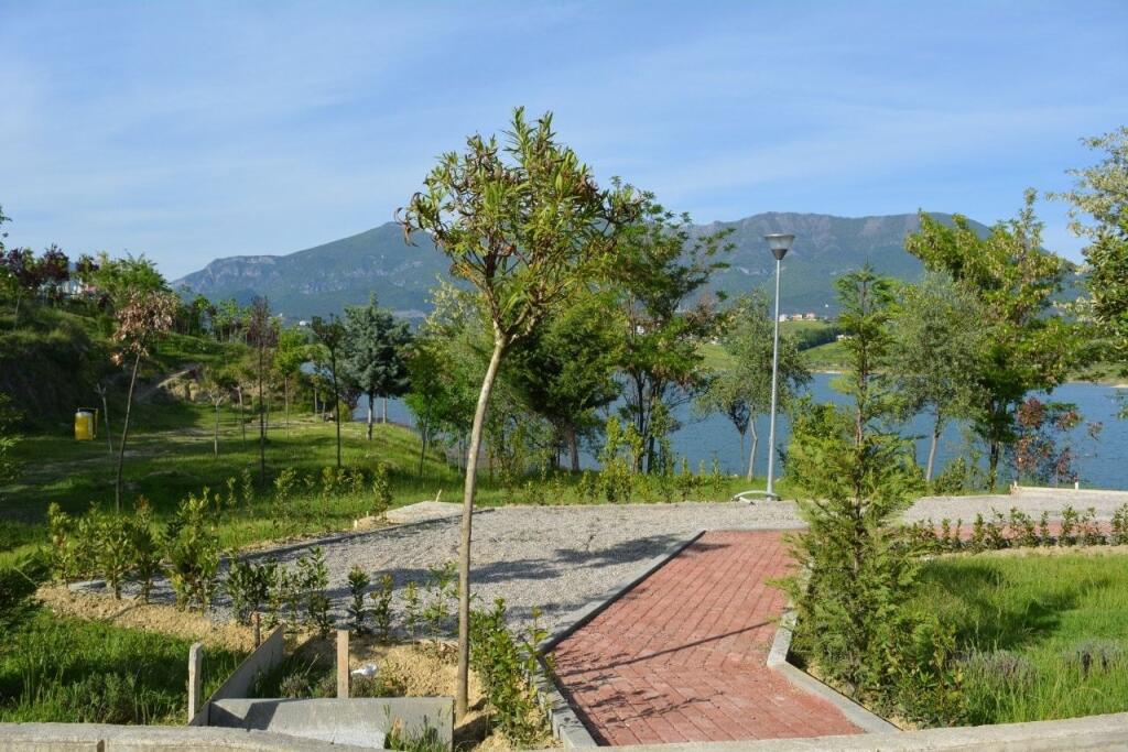 SHITET APARTAMENT 3+1+BALLKONE "LAKE LAND, FARKË" 344.000 EURO