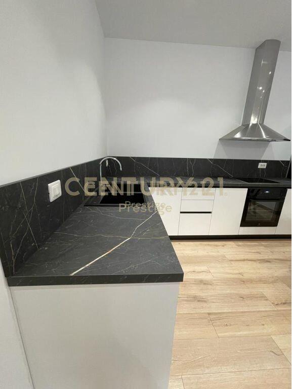 Apartament Premium 2+1+2 me Qira – Rruga e Elbasanit, Tiranë