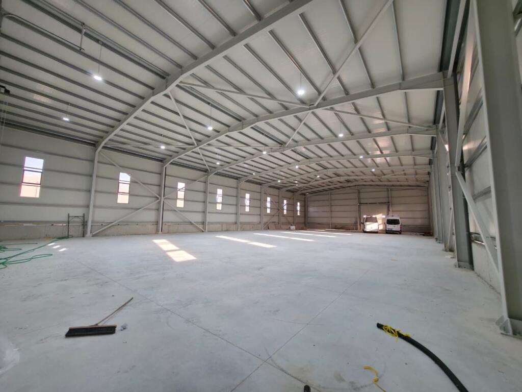 KAPANON ME QIRA 1200 m²  📍 Vendndodhja: Pranë MEGATEK    