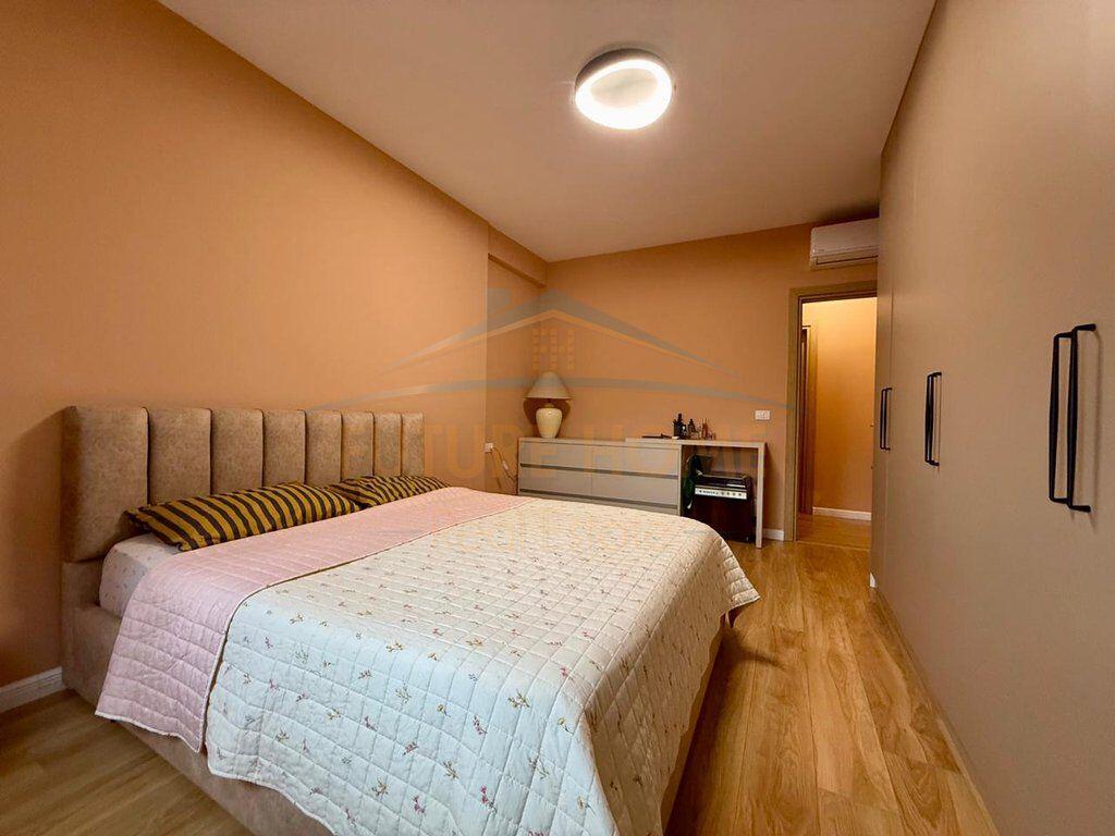 Shitet, Apartament 2+1, Rruga e Barrikadave, Tiranë