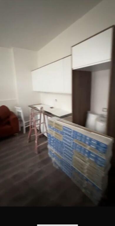 Shitet Apartament 1+1, Fresk