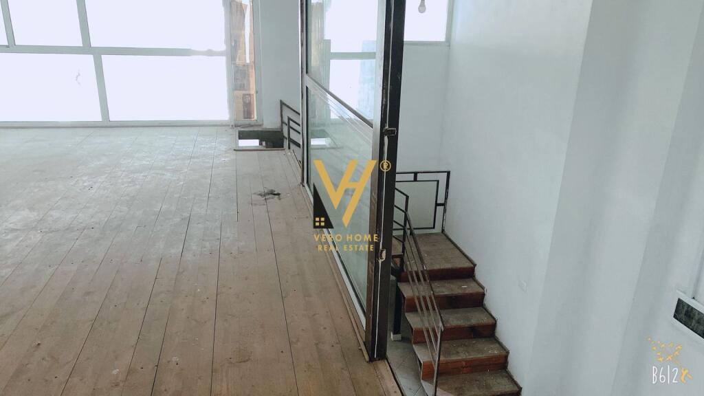 JEPET AMBIENT 160 M2 ME QIRA TE KTHESA E KAMZES 800 EURO