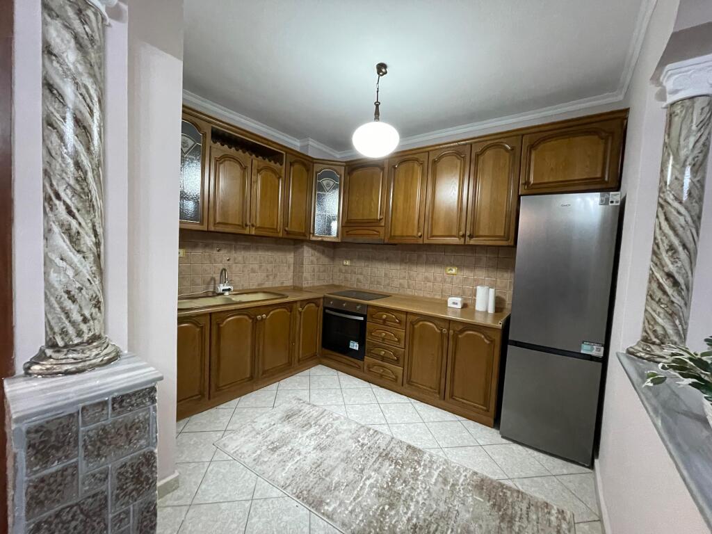 Jepet me qera 2+1, komuna parisit