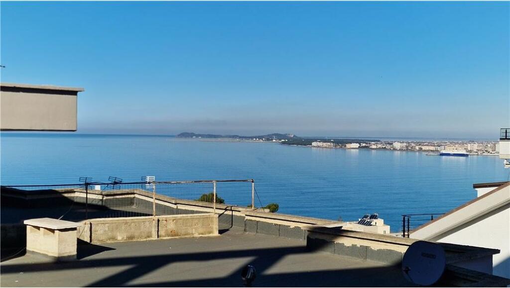 Super Occasion Apartment 2+1 for sale in Vlore