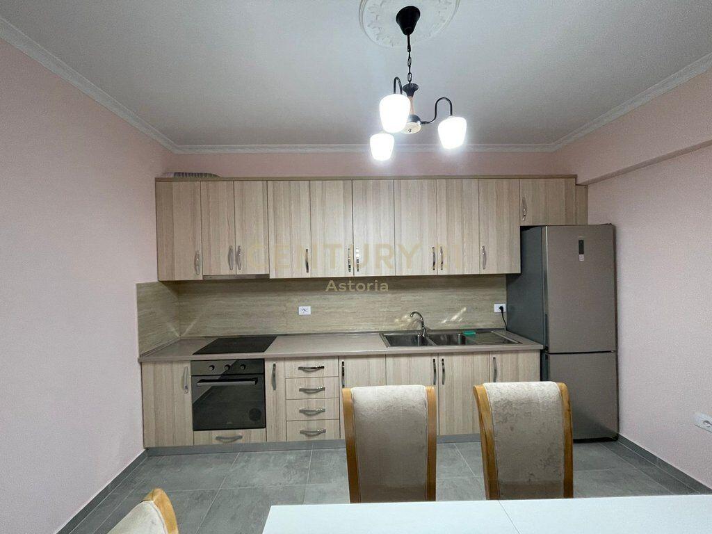 JEPET ME QIRA APARTAMENT 1+1+ POST PARKIMI, TE OASIS RESIDENCE, UNAZA E RE.
