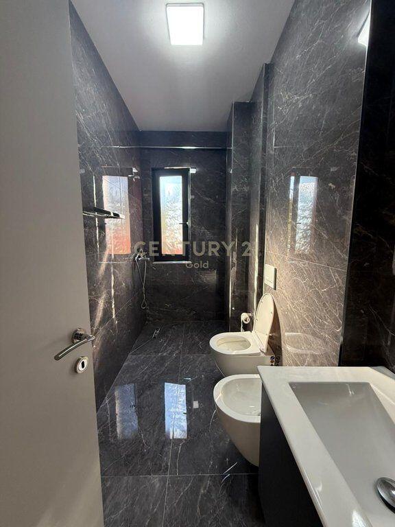 JEPET ME QERA APARTAMENT 2+1+2+ POST PARKIMI TE KODRA E DIELLIT!