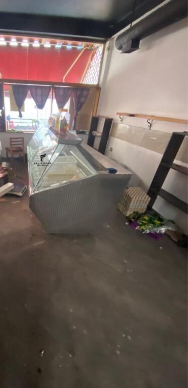 SHOP FOR RENT 120 M2 PARIS COMMUNE 90,000 LEKE