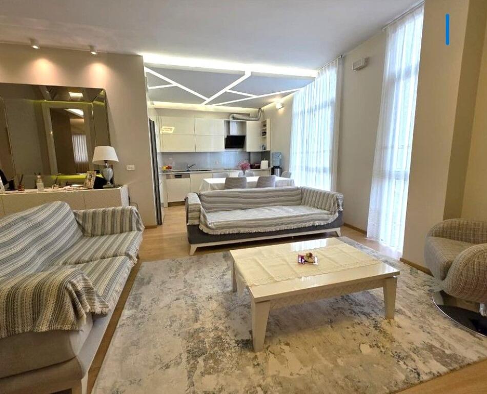 Shitet, Apartament 2+1+2, Kompleksi "Kika 2", Komuna Parisit, Tiranë.