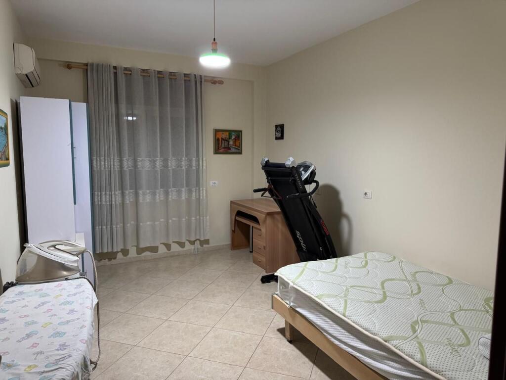 Jepet me qira 3+1+2 te shkencat, blv Z Pare