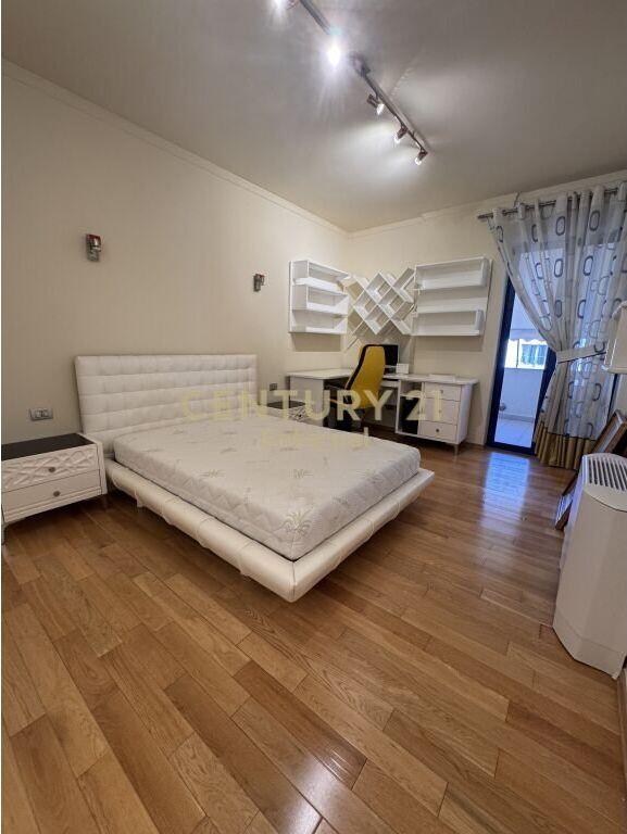Apartament 3+1+2 + Post Parkimi per qira tek Rruga e Kosovareve 1,500 € /Muaj Sip. Totale  136m2