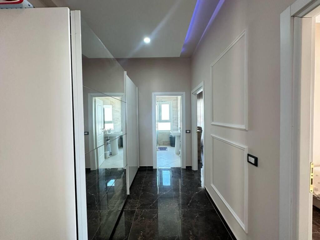 Kemi Penthouse me pamje nga deti  për qira afatgjatë në Vlorë