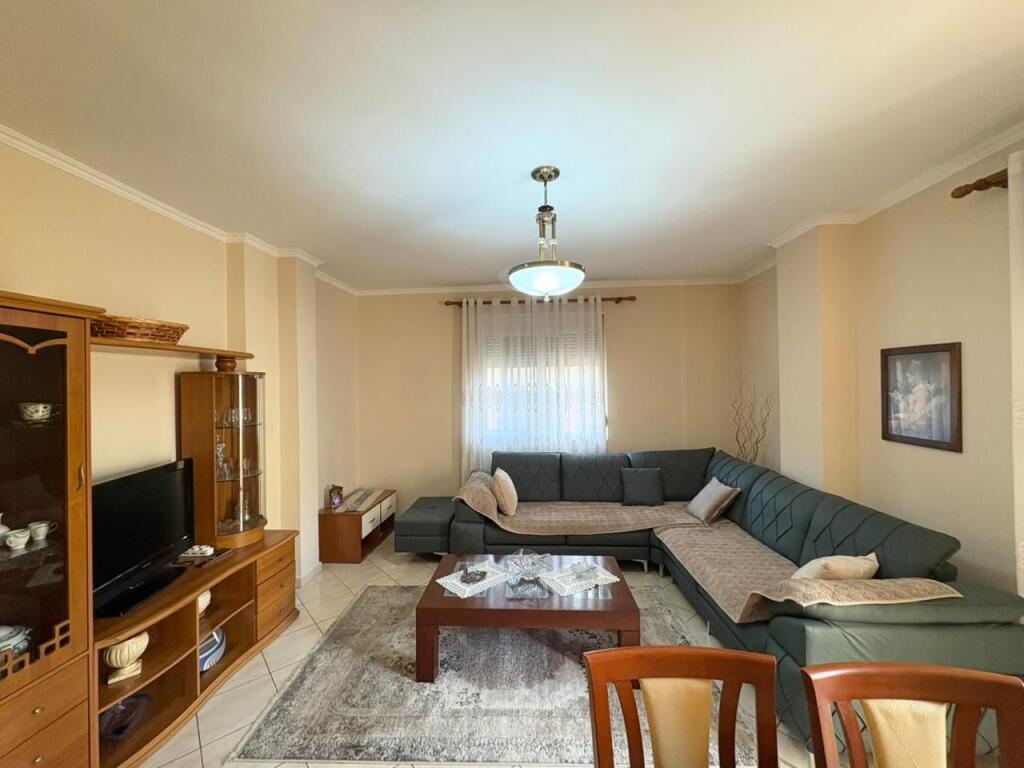 Apartament 2+1+2 për Qira – pranë Gjykatës, Durrës