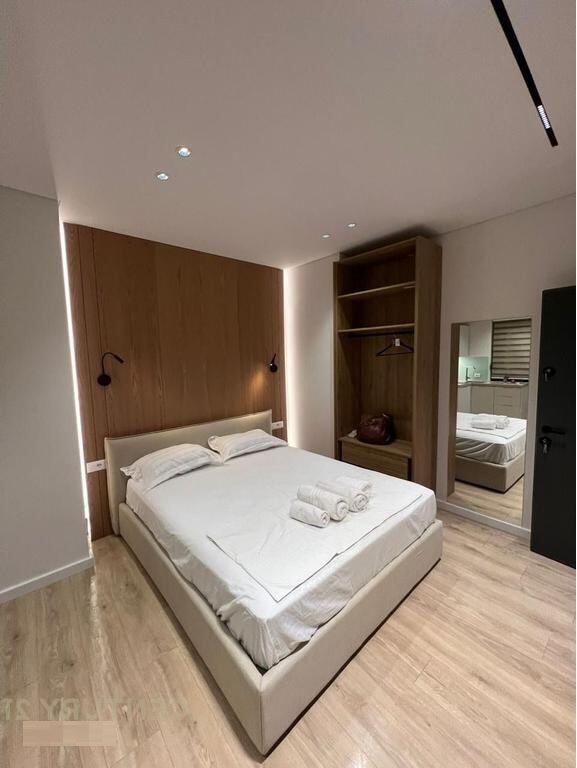 2 studios for rent in the Center