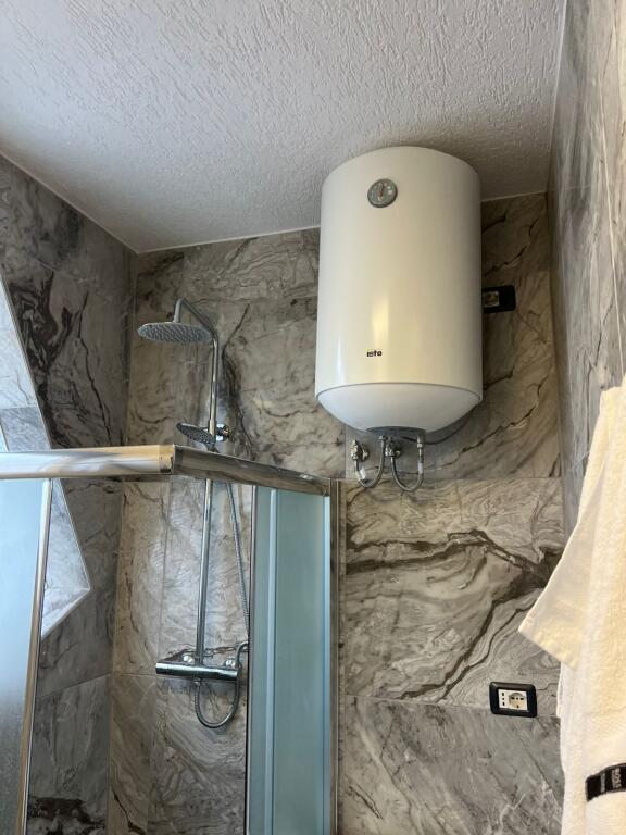 !!Garsoniere super e bukur me qira – 21 Dhjetori!!