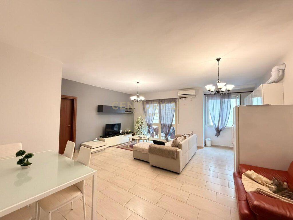 Shitet Apartament 1+1 Prane Portit Lagjia nr. 3, Durres