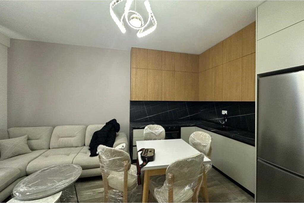 APARTAMENT 1+1, PER QIRA, ZOGU I ZI